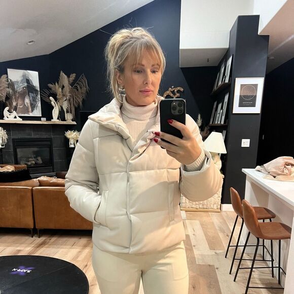 vegan faux leather cream off white puffy jacket - Picture 4 of 4